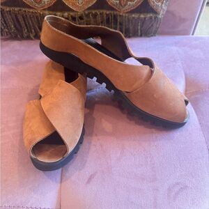 ellemenno Tan Women's Mules